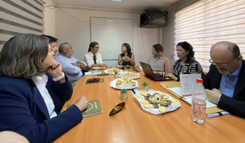 Directora SLEP se reúne con Equipo Directivo de Educación de Padre Hurtado.