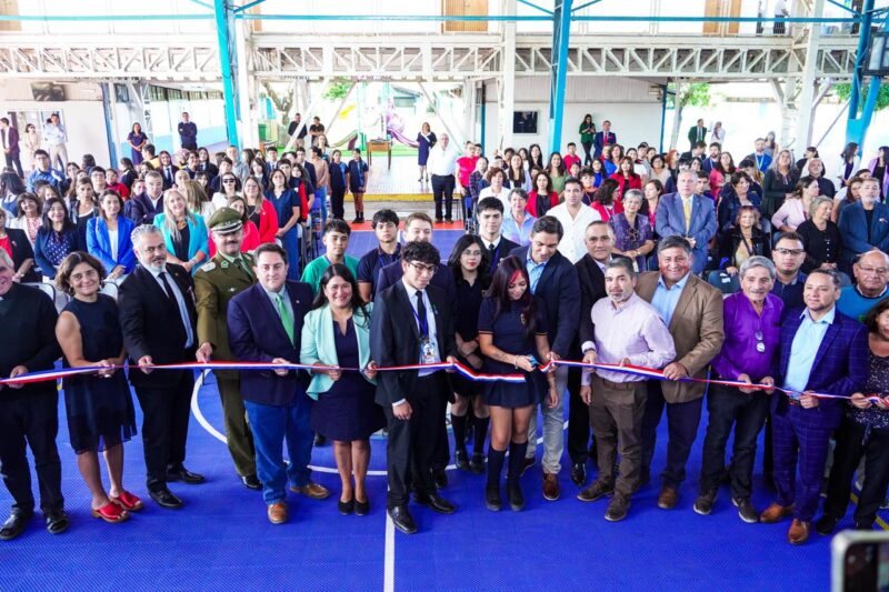 Escuela Teresa de Calcuta inaugura renovada multicancha en el inicio del año escolar en Peñaflor